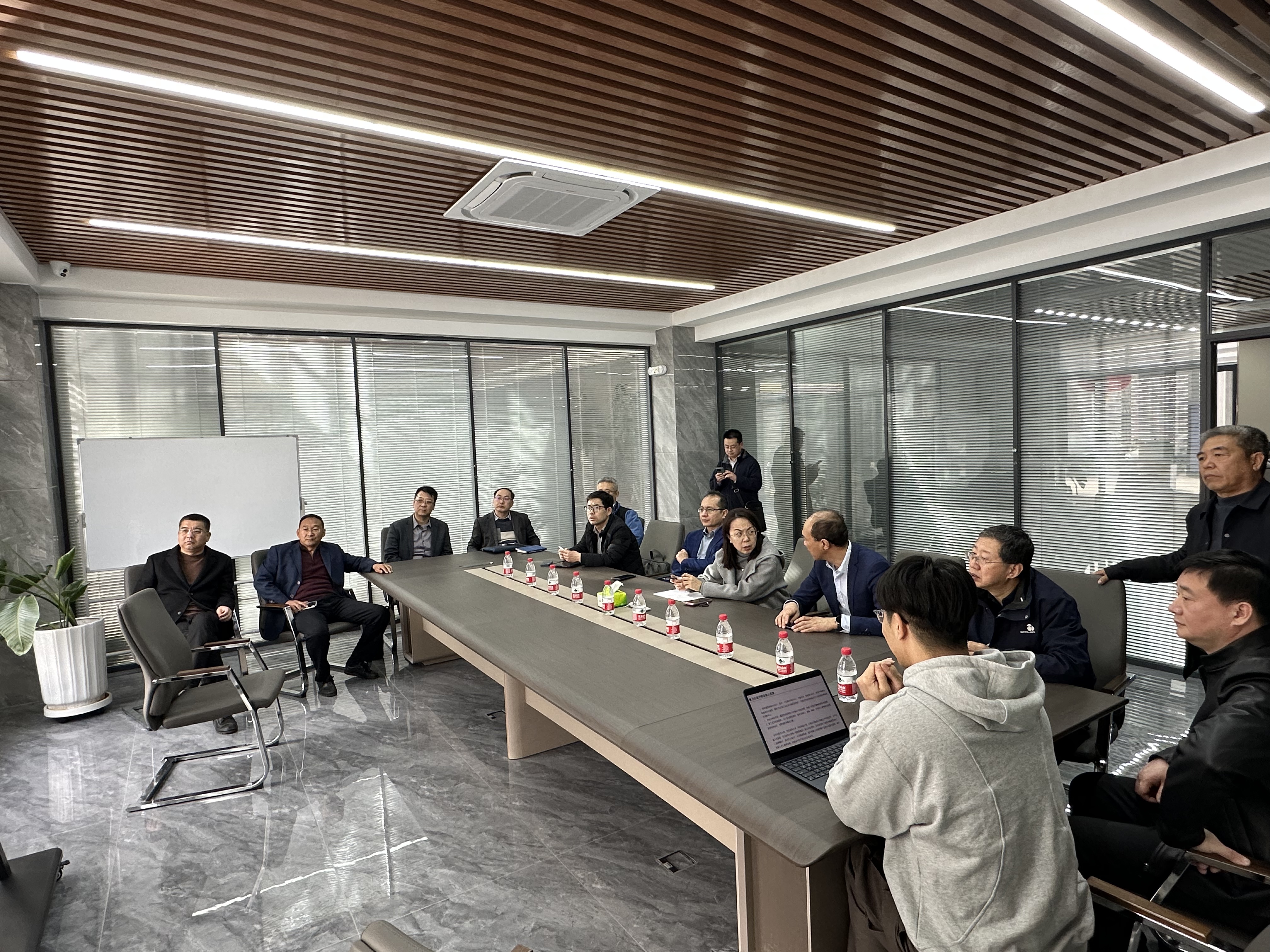 河北科技大學赴河北康衛(wèi)仕醫(yī)療科技有限公司走訪交流會